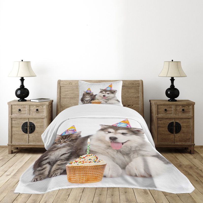 White Twin Quilted Bedspread Set with Party Animals