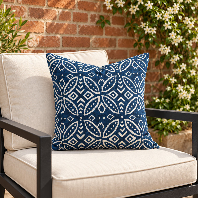 Housse de coussin intérieure/extérieure en polyester filé à motif batik indigo tropical avec garniture, Carré 18 po