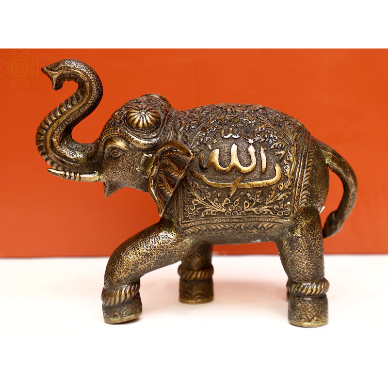 Éléphant avec sculpture islamique