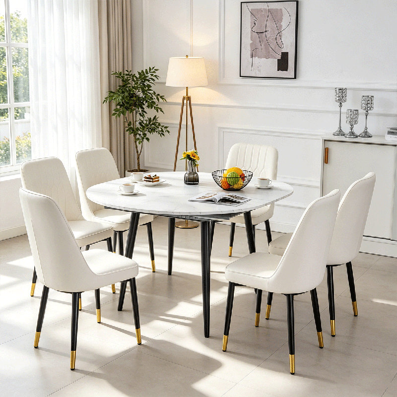Ensemble de table de salle à manger Domingue ronde pour table de salle à manger extensible en marbre de 6 à 42 po avec pieds en métal doré et chaises rembourrées en cuir synthétique, ce qui en fait la solution idéale pour les petits appartements.