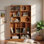 Bibliothèque moderne en bois avec arbre à chat