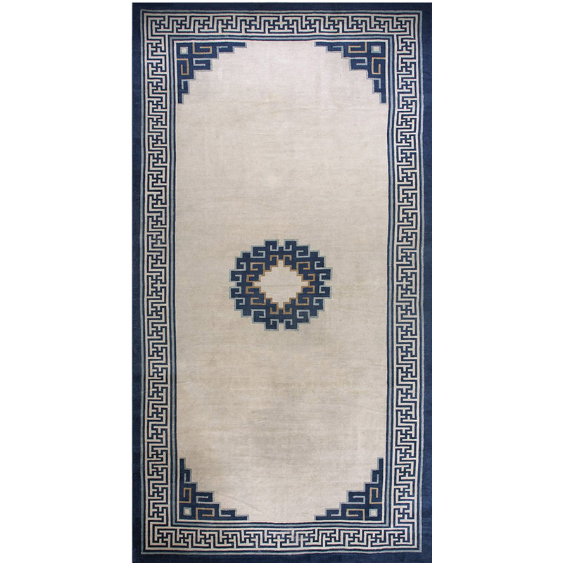Tapis ivoire en laine antique de grande taille chinois et mongol