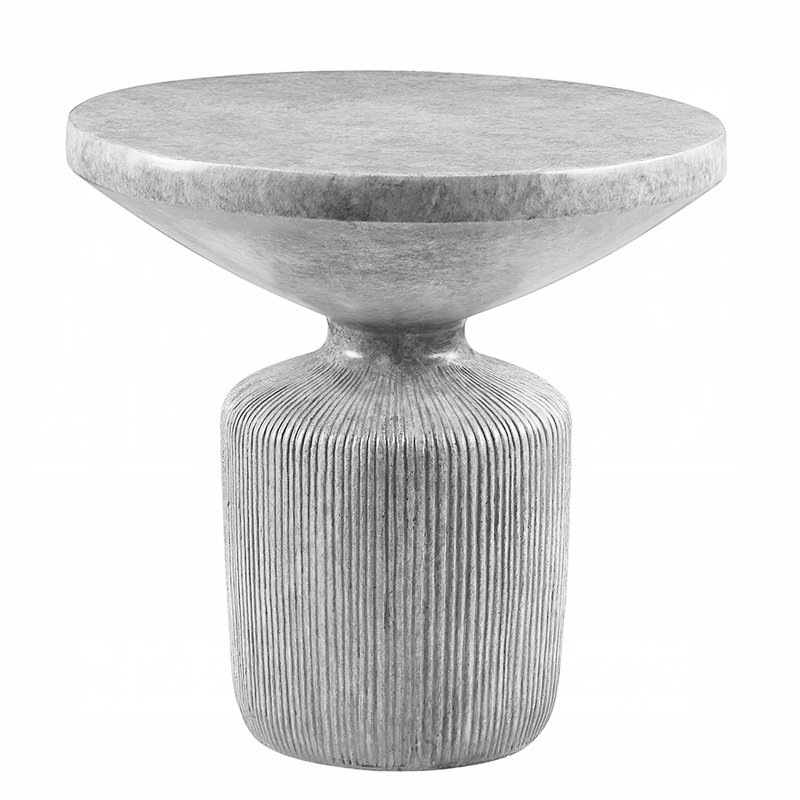 Table de bout en ciment gris patiné avec base décorative