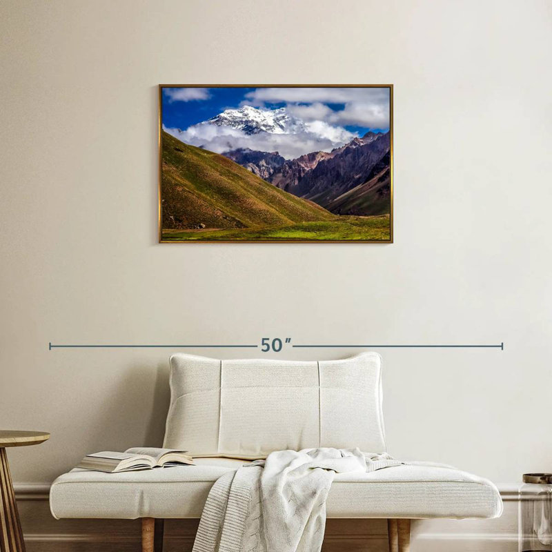 Aconcagua nuageux, Cadre flottant doré, 31 po x 21 po