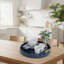 Plateau rond bleu marine et doré, plateau décoratif moderne, convenant à la fois au rangement et à la présentation.