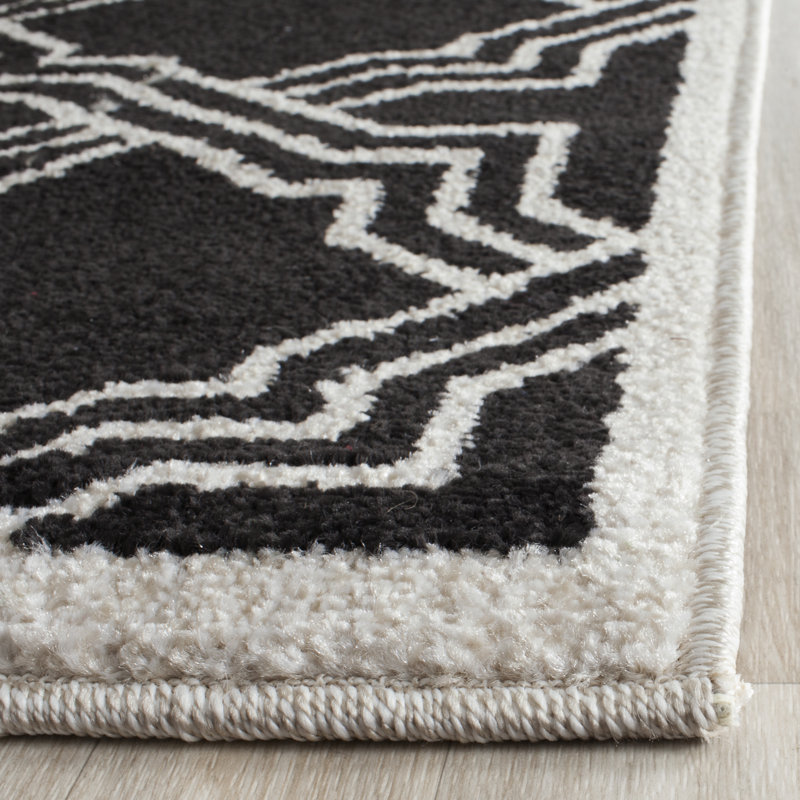 Gere Geometric Black/Cream Indoor / Outdoor Area Rug, Round 7'