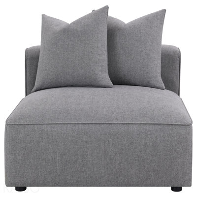 Fauteuil d'appoint gris sans accoudoirs avec coussin décoratif