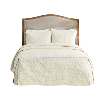 Queen Size Bedspread In Cream - 3 Piece, Split Corner Pleated, Microfiber, Fill, Cozy And Warm , 100% , Touch