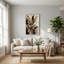 Grandes feuilles dorées et petites fleurs sur fond abstrait, tableau sur toile-382589222