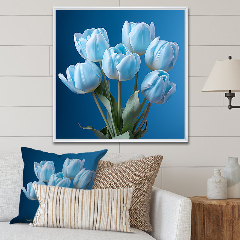 «Azure Blue Tulips Bloom IV» sur toile, H 36 po x l 36 po x P 1,5 po, Cadre flottant blanc