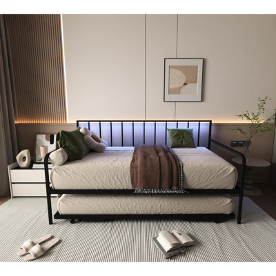 Lit de jour simple noir réglable avec centrale électrique et lit gigogne, lit pour la chambre à coucher, salon, chambre d'amis - lattes en acier robustes, hauteur des ports de la couchette de charge, pieds en métal, aucun sommier requis