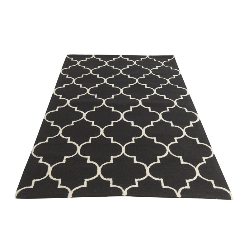 Tapis noir 5 pi 2 po x 8 pi 1 pi Pineland
