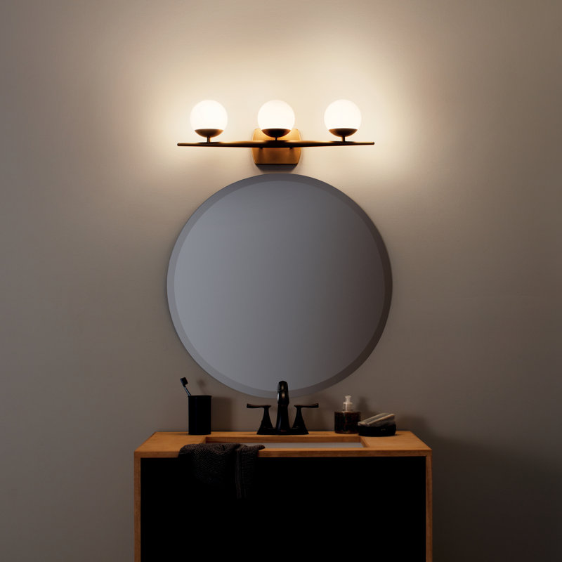 Éclairage pour meuble-lavabo de salle de bain à 3 lumières Kaylianie, Laiton naturel