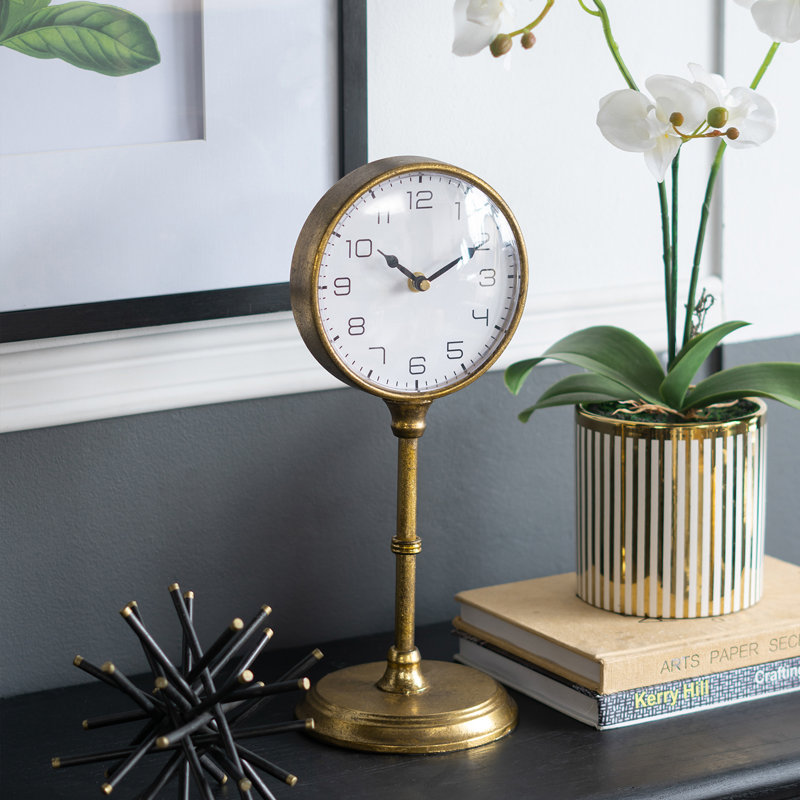 Horloge de table 4,7 x 4,6 x 11,6 po, 6,5 x 5,9 x 15,2 po