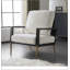 Fauteuil d'appoint moderne à dossier bas blanc rembourré avec pieds en métal doré, structure en bois d'hévéa et dossier rembourré pour une vie minimaliste chic