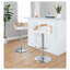 Ensemble de 3 tabourets de bar pivotants à hauteur réglable, de couleur naturelle et blanche, avec base chromée et revêtement en cuir PU.
