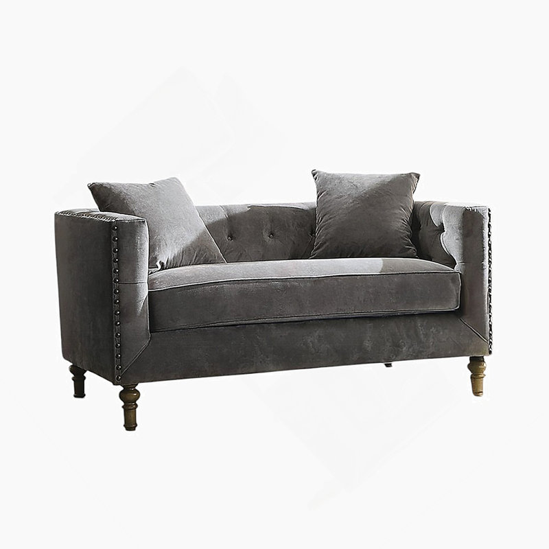 Causeuse en velours gris Sidonia avec 2 coussins, capitonnage à boutons et garniture cloutée
