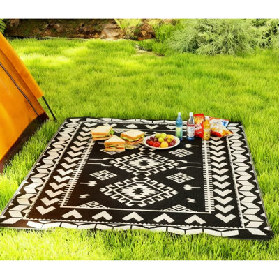 Tapis de patio portatif réversible pour l'intérieur et l'extérieur, tapis de patchwork en losange de 8 pi x 10 pi en polypropylène avec revêtement de protection, résistant aux dommages causés par le soleil, livré avec un sac de camping
