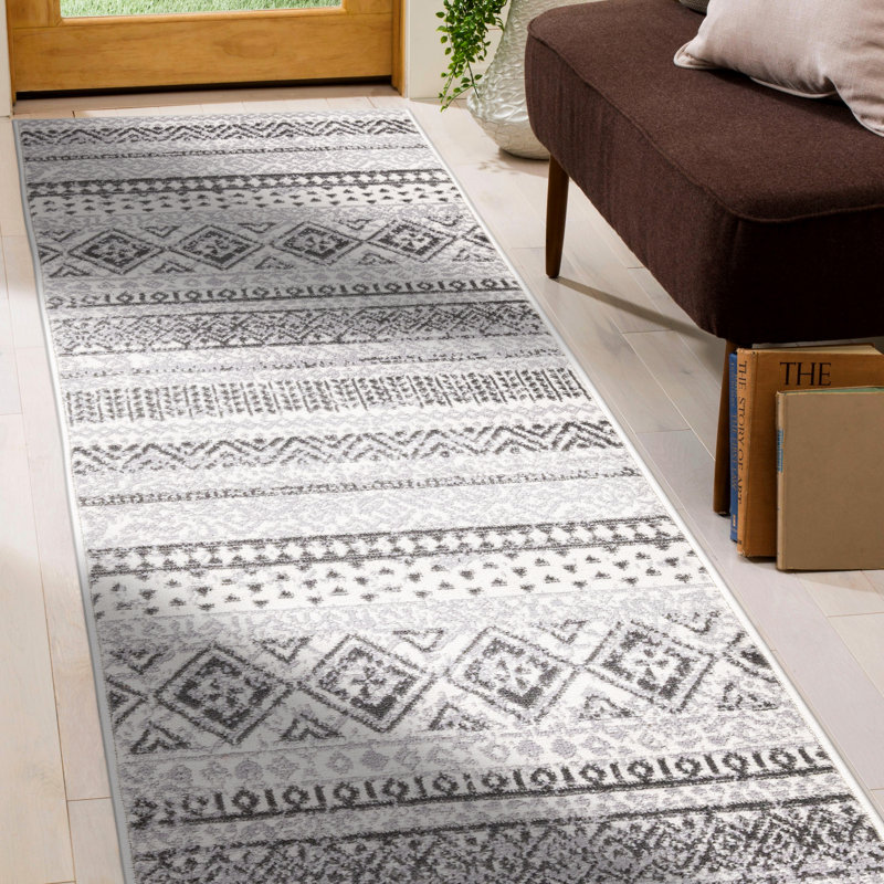 Tapis gris / blanc à motif géométrique Crigler, Tapis de couloir 2 pi x 7 pi