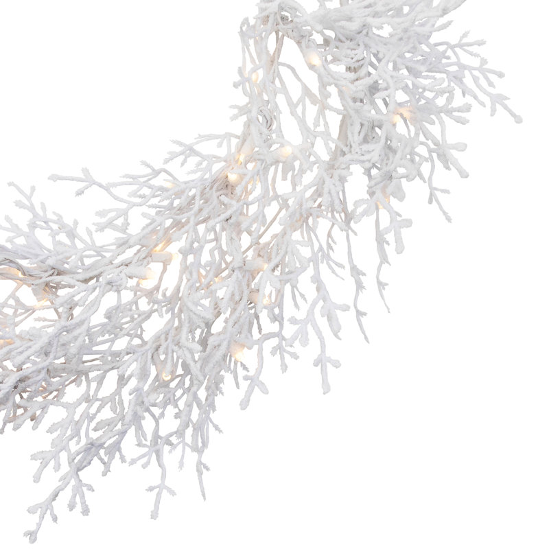 Couronne de Noël artificielle pré-éclairée en forme de brindille - 30 po - DEL blanc chaud