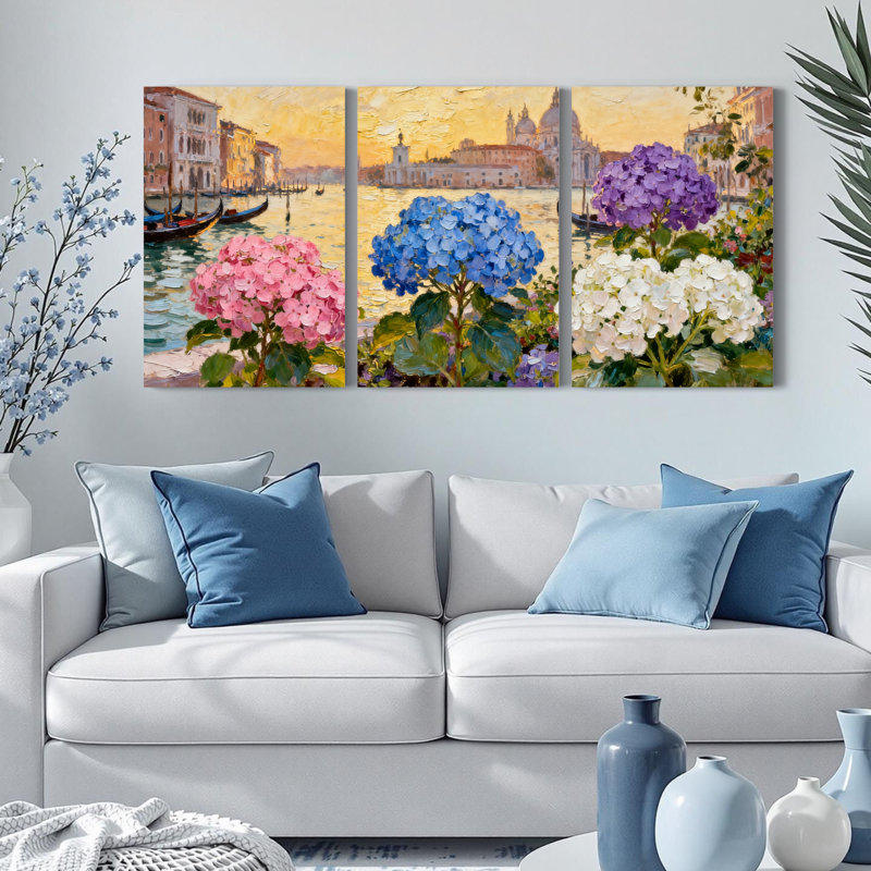 Ensemble de 3 tableaux sur toile tendue représentant des hortensias et un canal de Venise, H 36 po x l 72 po
