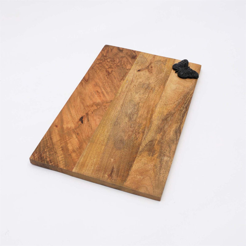Élégant plateau en bois en forme de papillon pour un service durable et élégant, parfait pour toute occasion et tout décor.