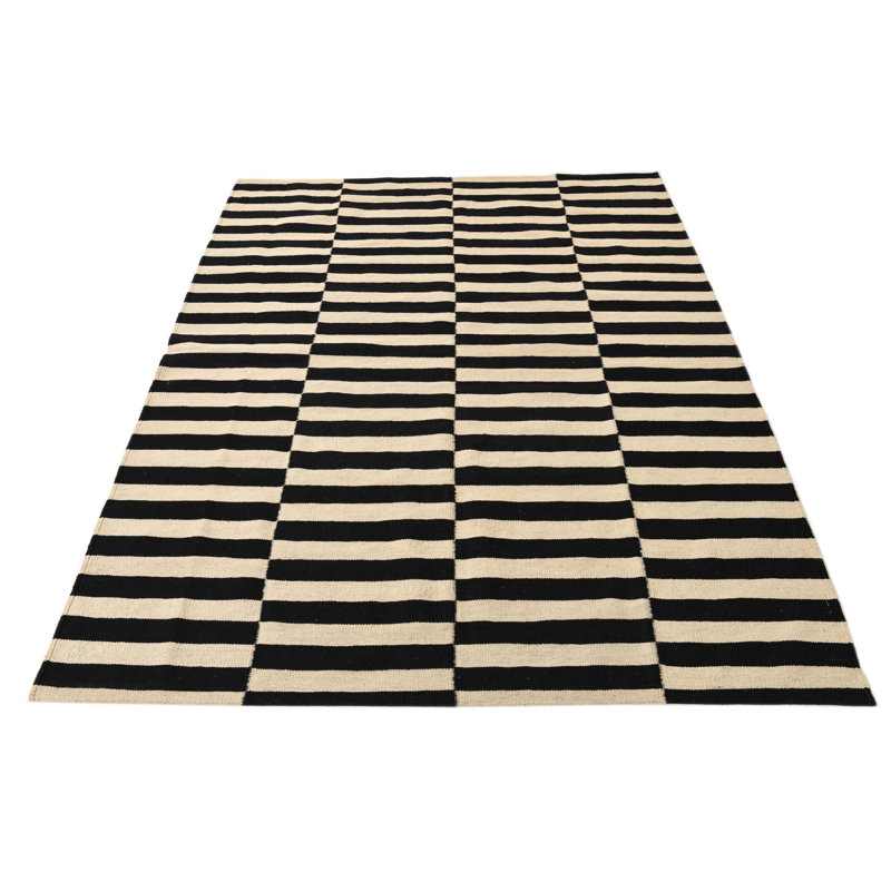 Tapis noir et blanc 5 Pinkerton