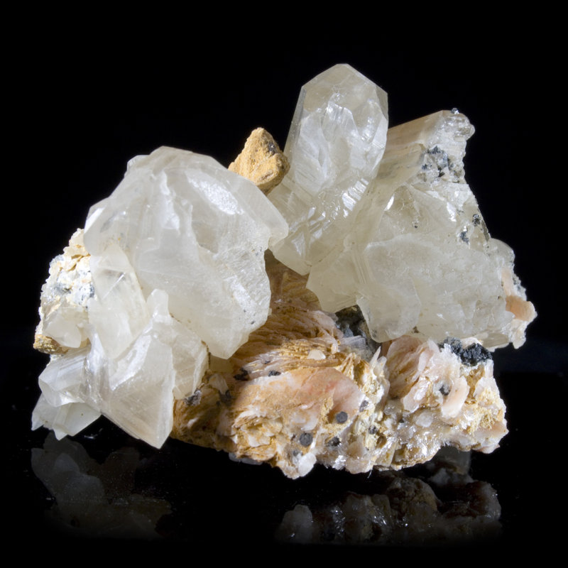 Cerussite et Galena sur miniature barite rose. Mibladen, Maroc