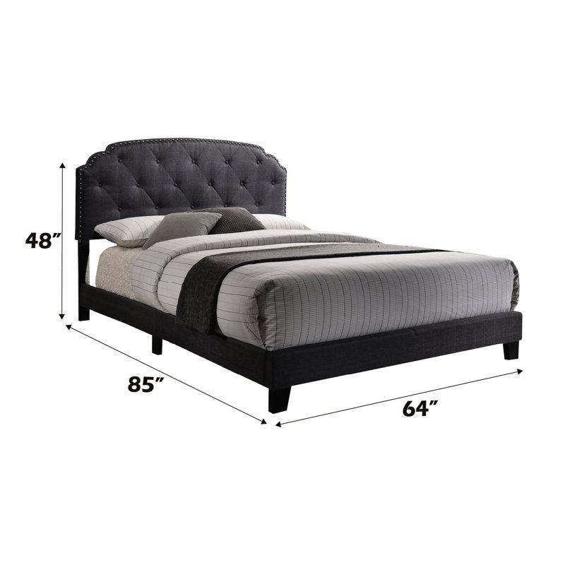 Grand lit en tissu gris avec une base élégante et discrète et une structure robuste et durable