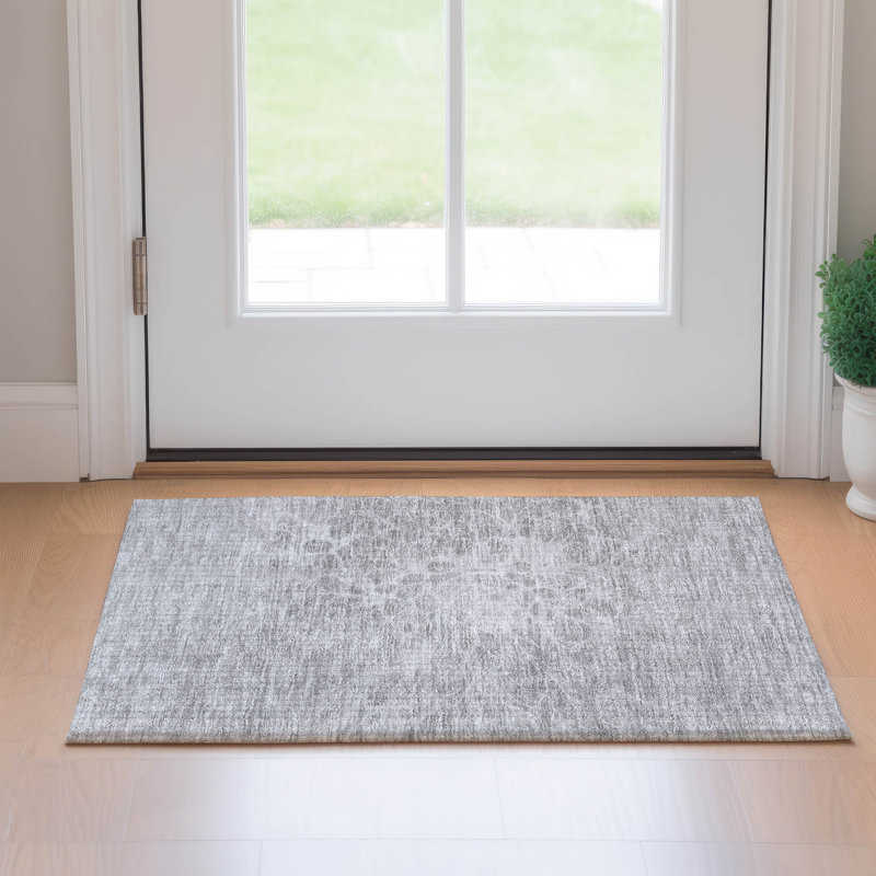 Tapis argenté de qualité supérieure lavable à la machine Arnette, Rectangle 1 pi 8 po x 2 pi 6 po