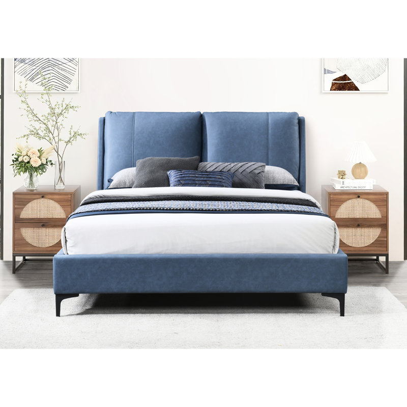 Lit tapissier bleu avec tête de lit rembourrée et plateforme somptueuse