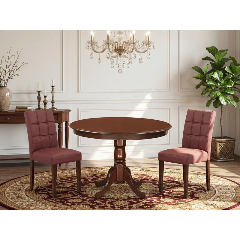 L'ensemble de 3 tables de salle à manger modernes comprend une table en bois et 2 chaises en tissu de polyester bourgogne de style Mid-Century, acajou