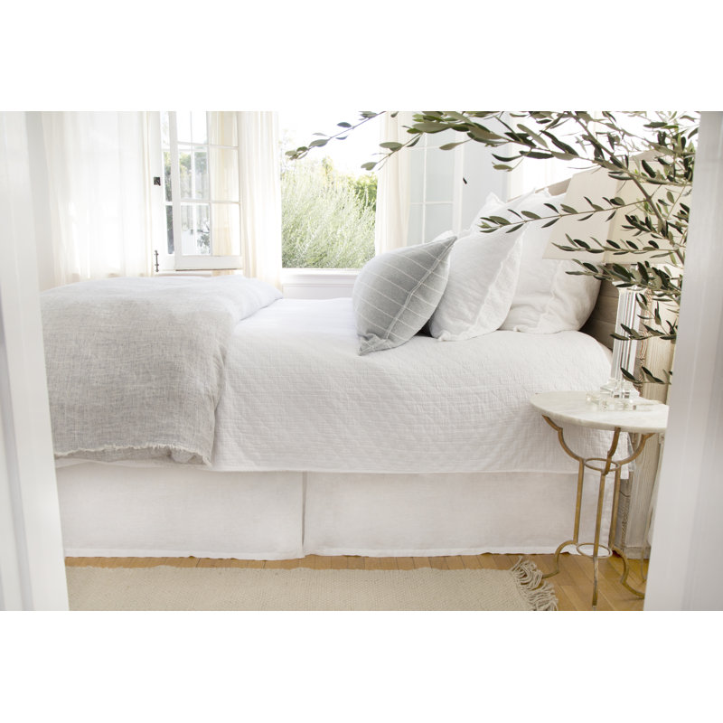 Ojai Relaxed Diamond Pattern White Cotton Matelassé Coverlet - Twin
