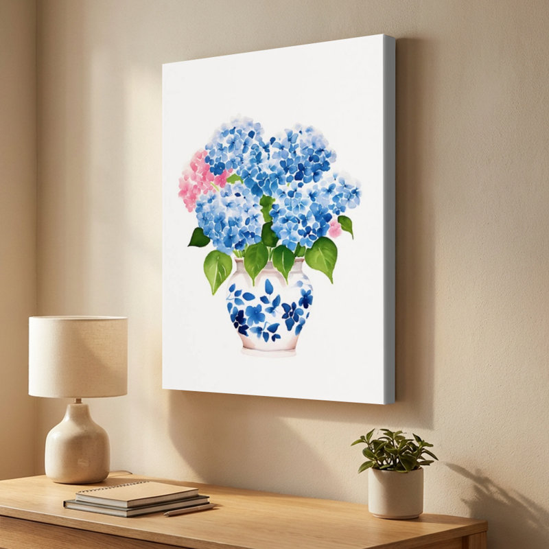 Bouquet d'hortensias dans un vase bleu et blanc avec aquarelle nature morte sur toile tendue - H 36 po x l 24 po