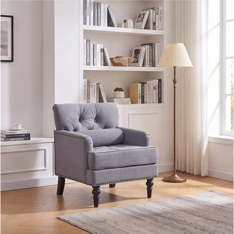 Fauteuil club capitonné de style Mid-Century moderne avec coussin, fauteuil gris en lin avec capitonnage et garniture cloutée