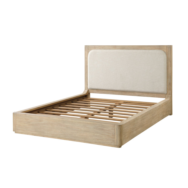 Grand lit plateforme luxueux en chêne malaisien massif avec finition brun clair patiné et tête de lit tapissier crème, conception moderne à profil bas