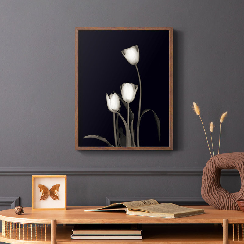«Tulip Pose III», reproduction encadrée - bois massif, H 10 po x l 8 po, Brun