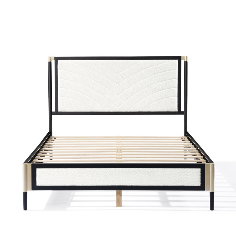 Lit double avec tête de lit en tissu blanc bouclé, cadre industriel argenté champagne + noir, lattes solides pour un poids de 800 lb, assemblage rapide dans la chambre à coucher avec charge en bois rembourré