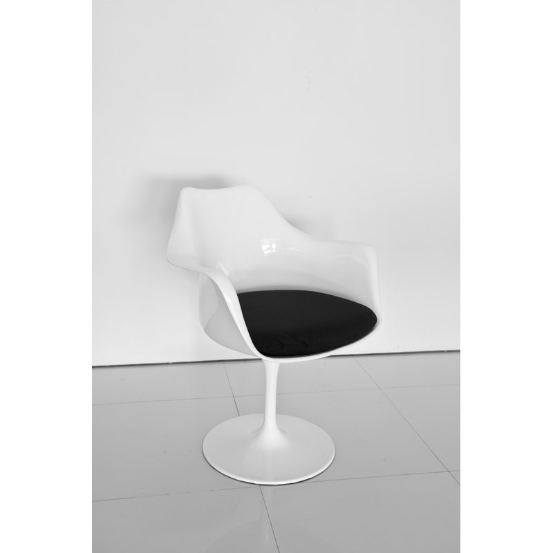 Chaise Altan, Structure blanche / coussin noir