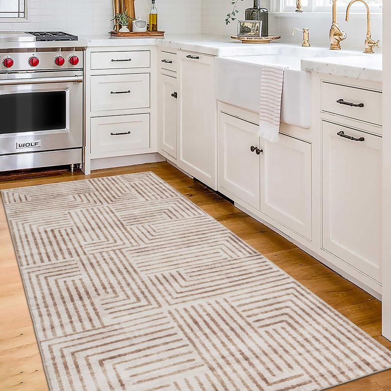 Tapis beige à motif géométrique Finn, Tapis de couloir 2 pi 6 po x 6 pi
