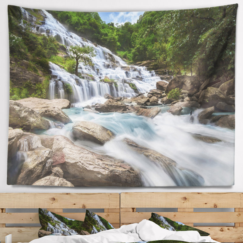 Photographie tapisserie de paysage blanc mae ya waterfall, H 68 po x l 80 po