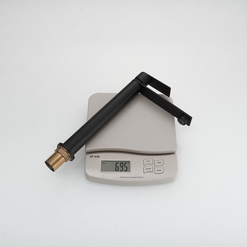 Single-Hole Single-handle Bathroom Faucet with Drain Assembly