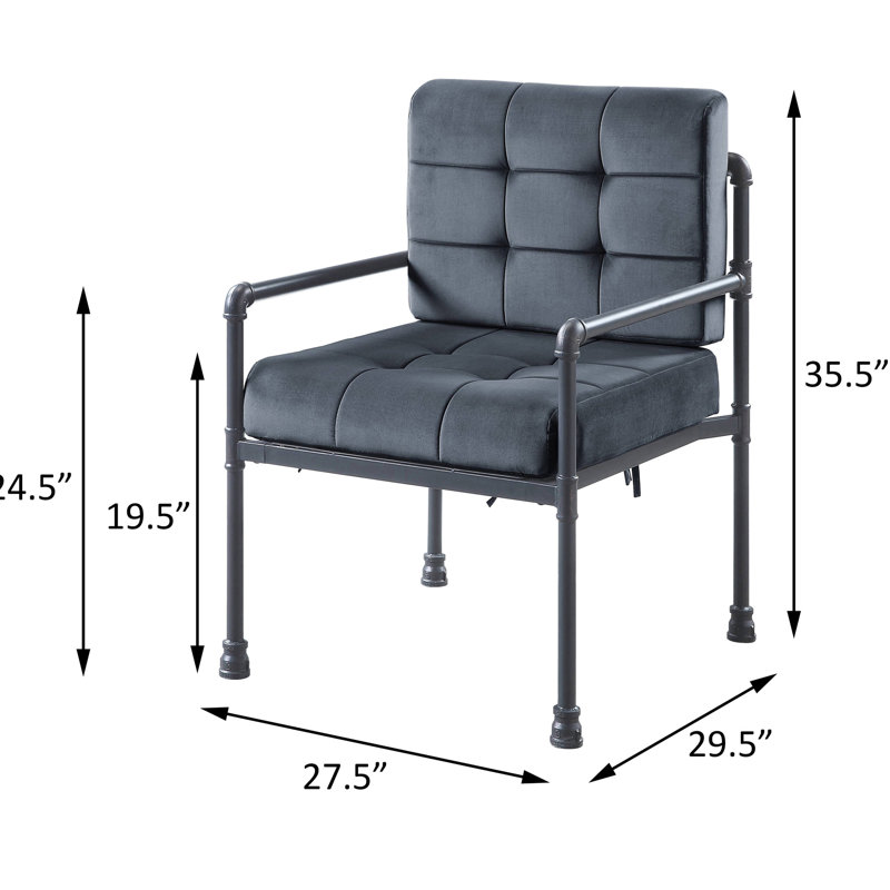 Chaise grise industrielle aux lignes épurées et coussins en tissu à motif géométrique, dossier souple