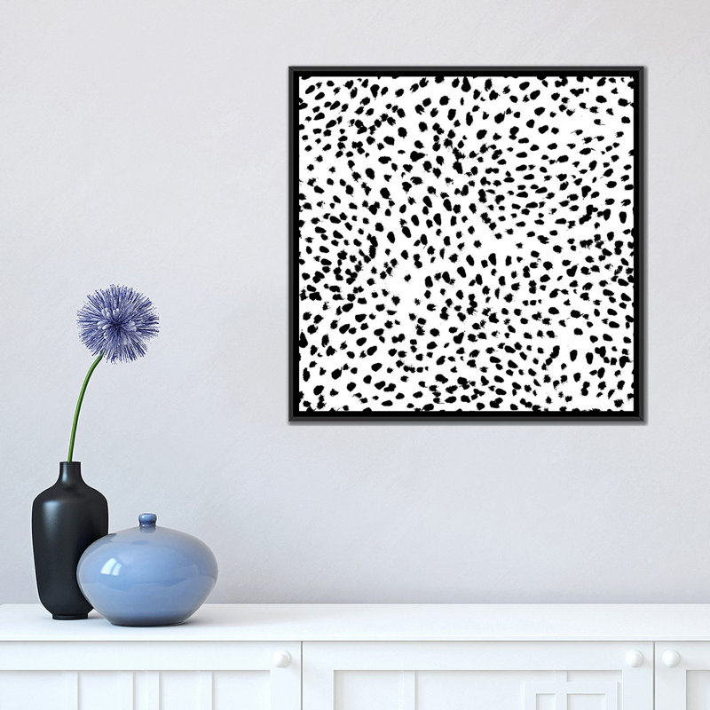 « nadia b&w », impression sur toile, H 18 po x l 18 po x P 1,5 po, Toile avec cadre noir