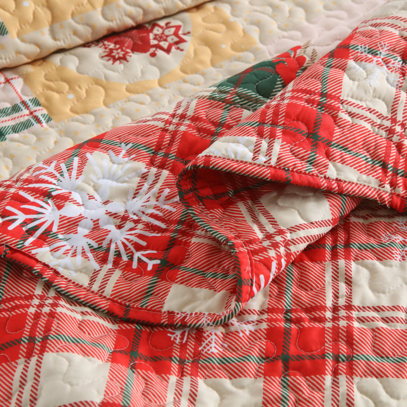 Queen Red Microfiber Christmas Quilt Set with Pillow Shams