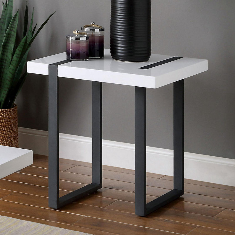 Table de bout avec pieds robustes en métal