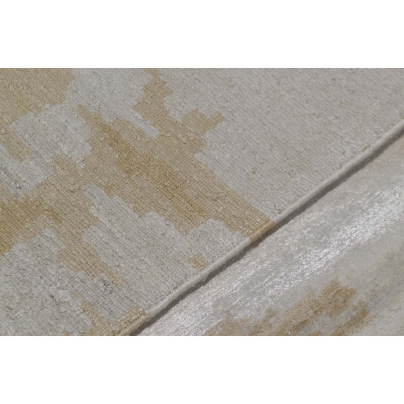 Area Rug in White/Rust