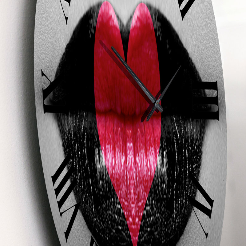 Cœur rouge avec lèvres noires et blanches - Horloge murale moderne, Petit