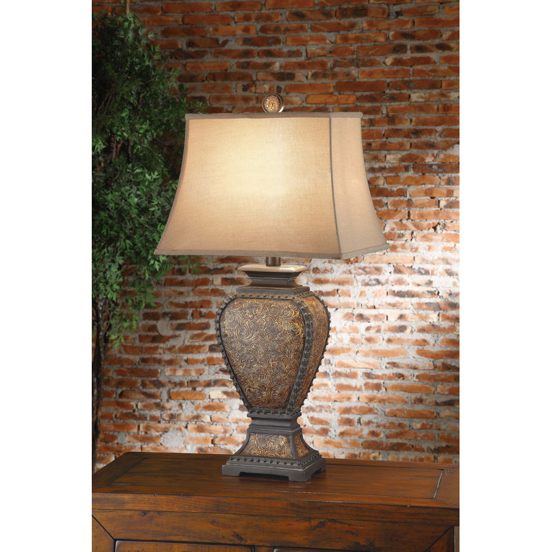 Lampe de table en cuir usiné 32 "de haut avec abat-jour en lin