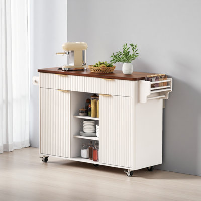 Îlot de cuisine cannelé avec abattant, prise de courant, chariot de rangement de cuisine avec tablettes réglables, 2 portes et 2 tiroirs, table d'îlot roulant avec plateau pour la cuisine